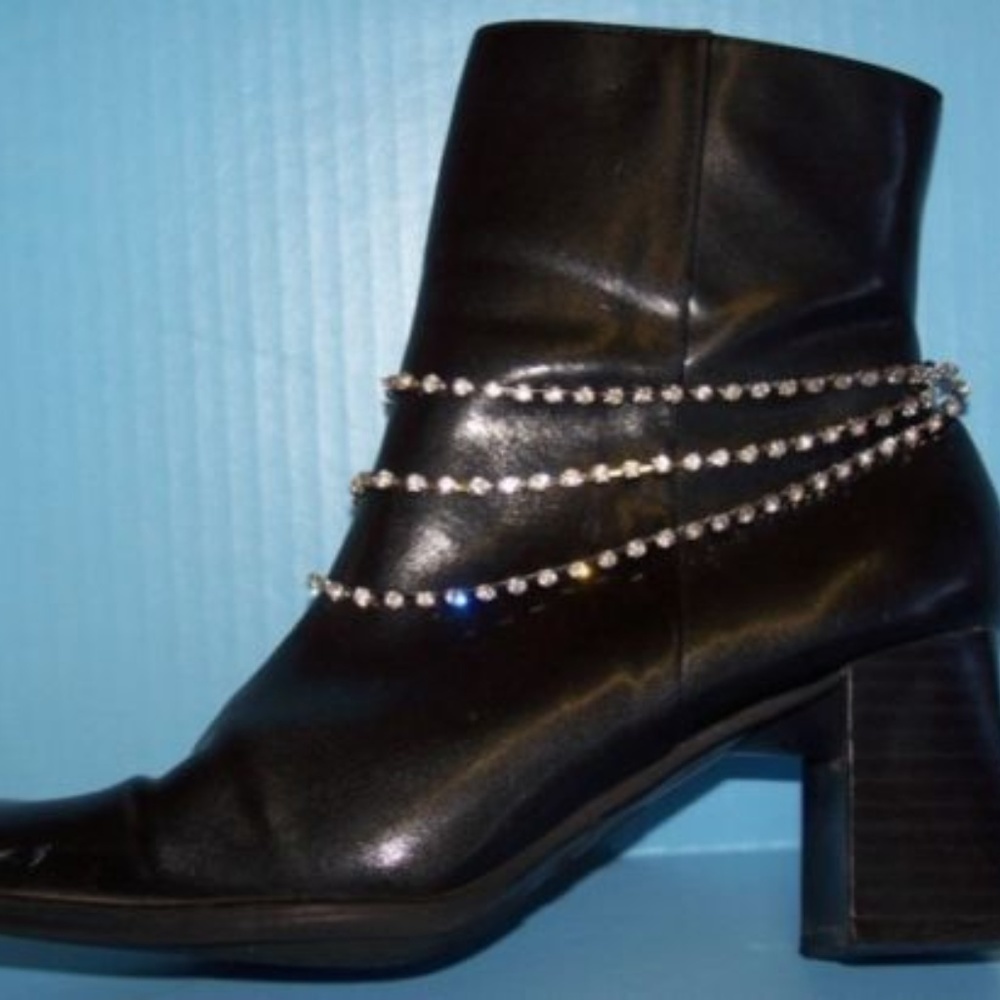 TRIPLE ROW CRYSTAL CHAIN SILVER BOOT HEELS ANKLET